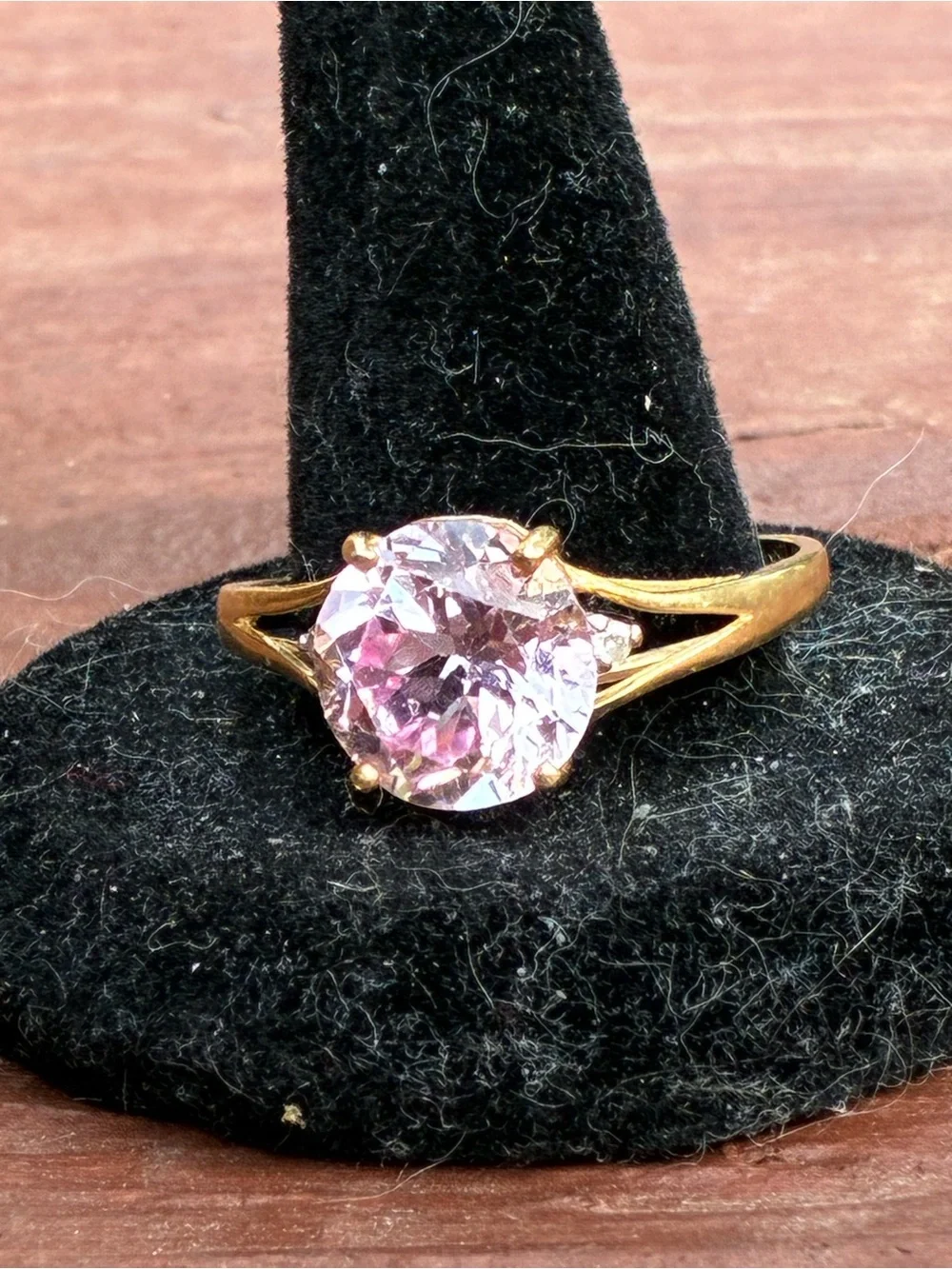 Vintage 14kt  gold ring with faceted baby pink stone